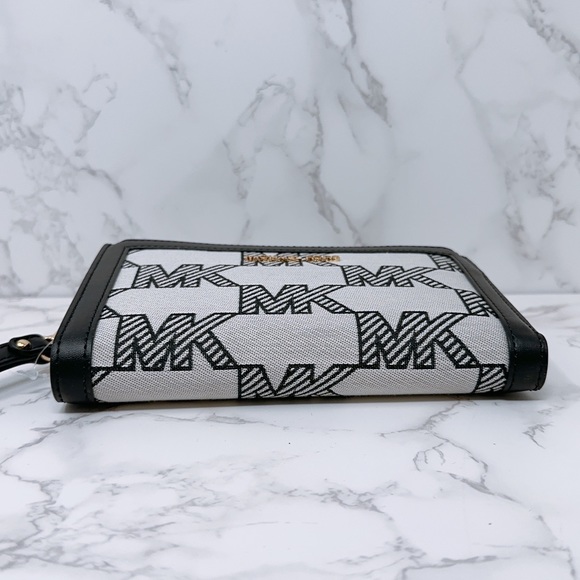 Michael Kors Double zip wallet - Picture 5 of 8